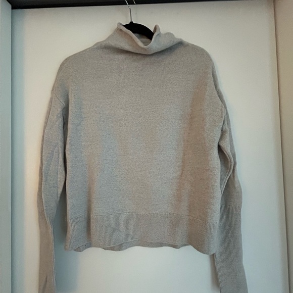 Aritzia Wilfred Cyprie Sweater - Size Small - Brand New Condition - Picture 2 of 4